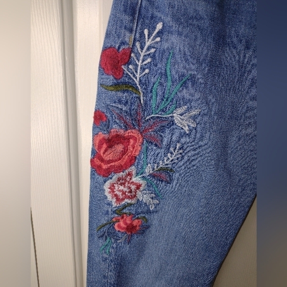 Cache Womens Denim Floral Embroidered 29" Waist 26" Inseam Blue Jeans Size 6 S/M - Picture 2 of 5
